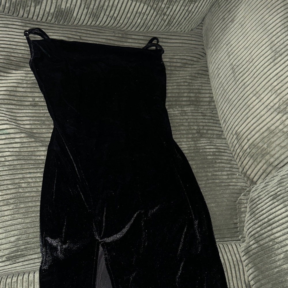 Chic Black Velvet Maxi Dress